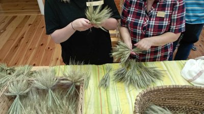 Warsztaty Tworzenia Tradycyjnego Wieńca Dożynkowego III